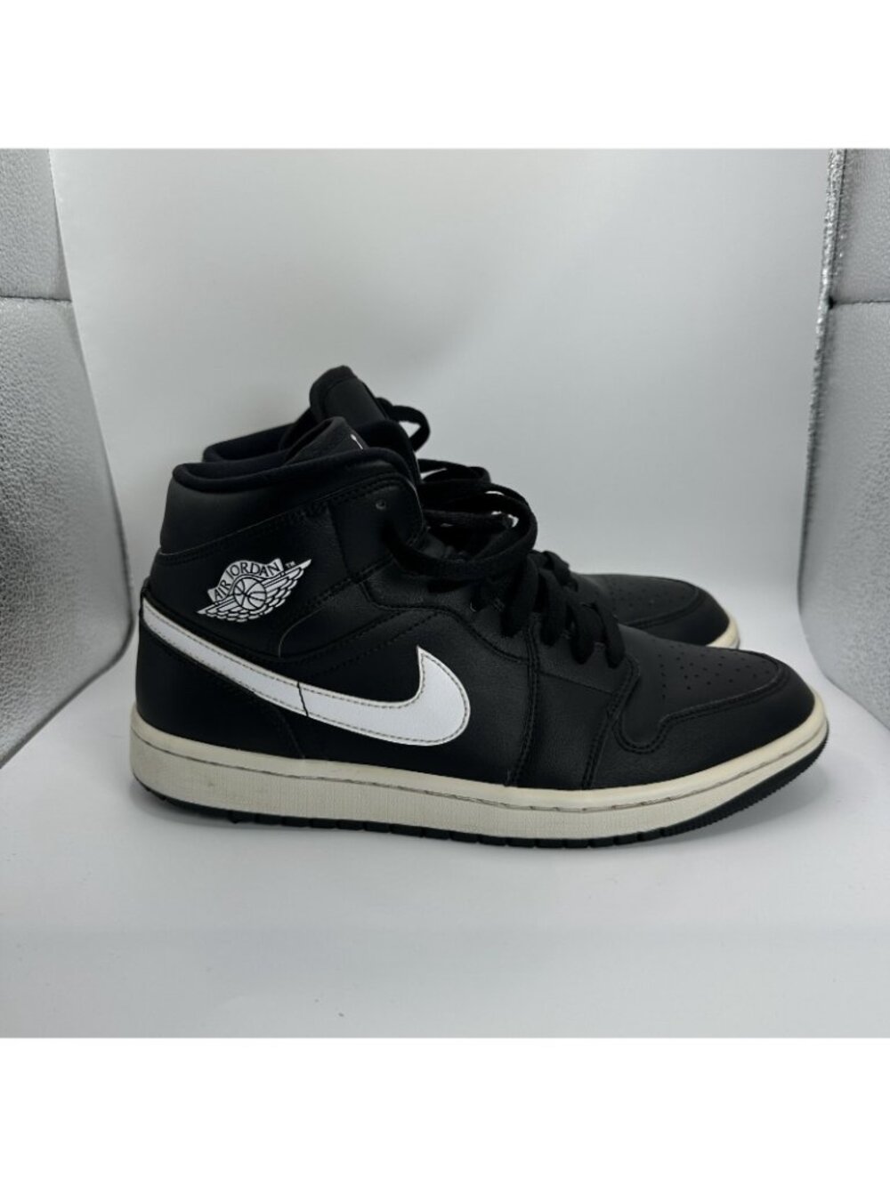 Nike Air Jordan 1 Mid Shoes Womens Size 10 Black White Panda Sneakers BQ6472-011